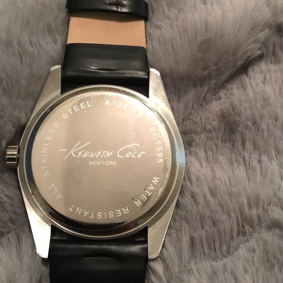 Kenneth Cole Mans Watch. - Picture 6 of 6